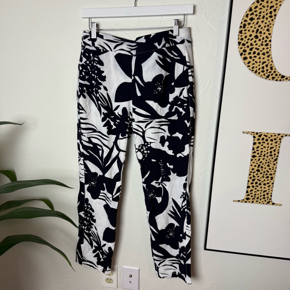 🖤 Chico’s Travelers Collection Floral Black & White Pull-On Pants - Size 0.5 (S)
